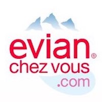 快别自己去超市搬水了！Evian Chez Vous依云送到家！现在满30欧就送3个粉色网球😻安迪同款水喝不？