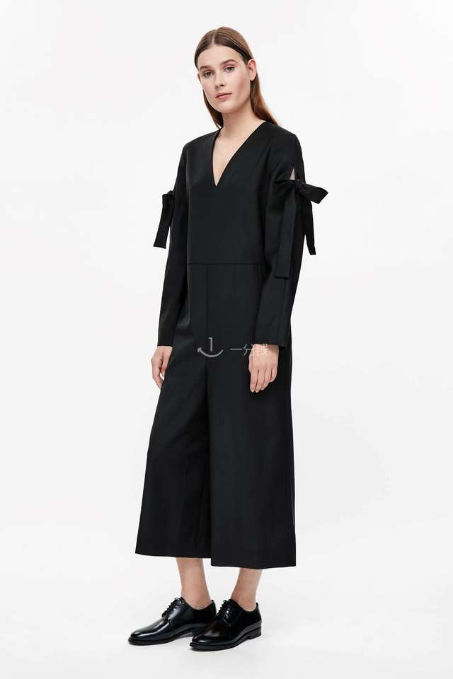 JUMPSUIT WITH SLEEVE TIE