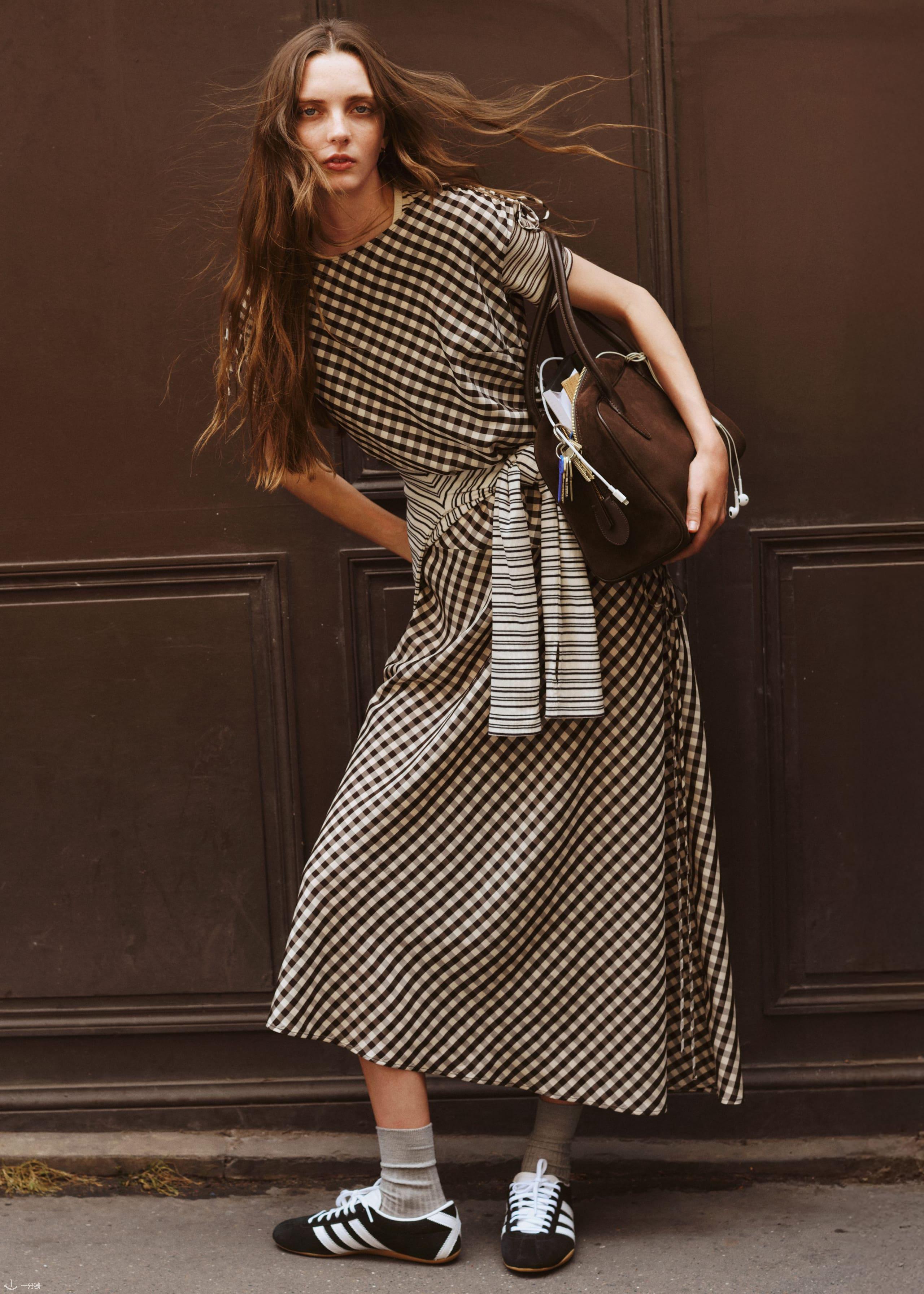 Image of Robe midi asymétrique à col bateau