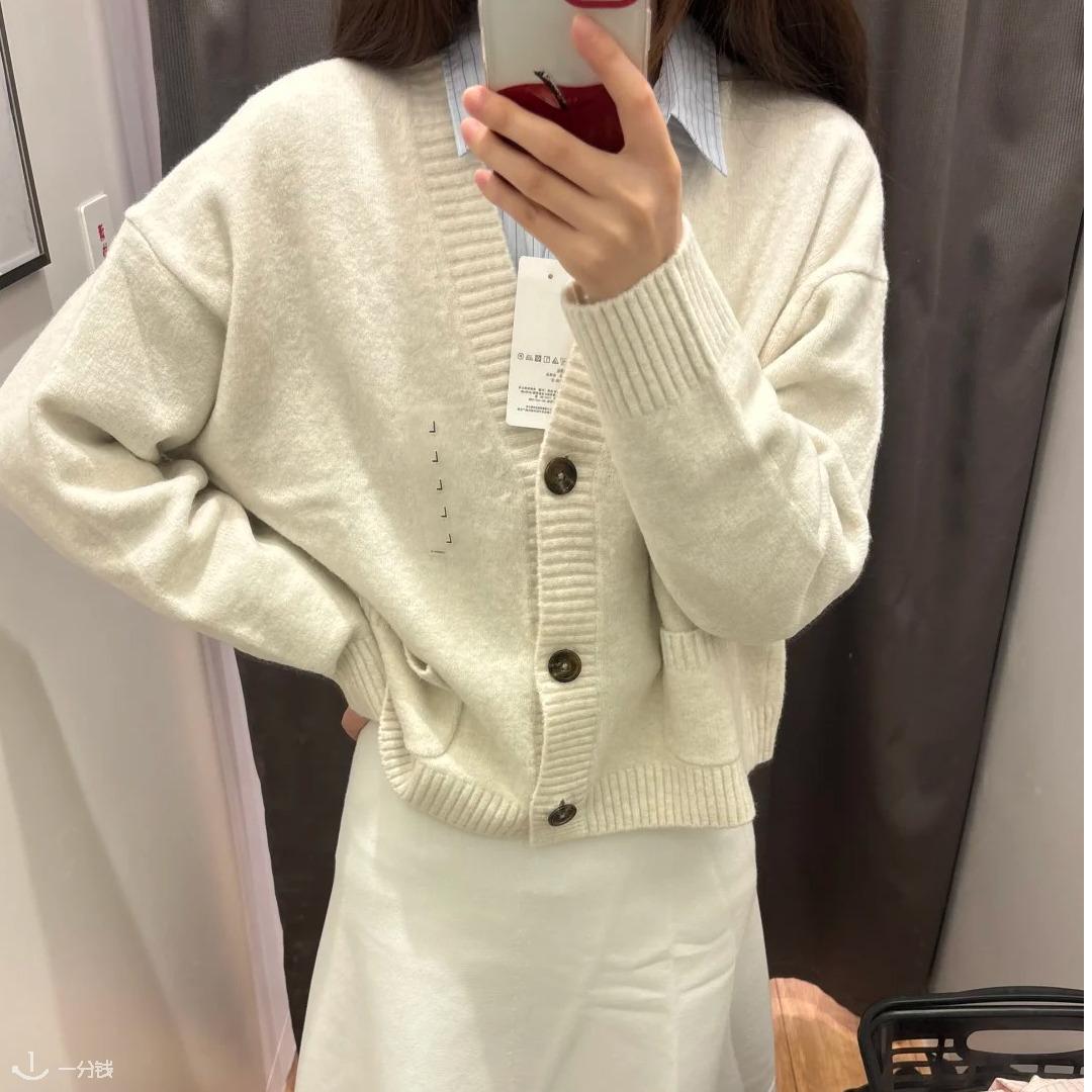 雪白色羊绒开衫