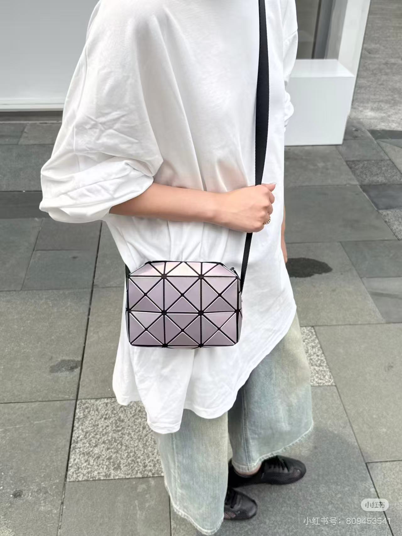 Pink Cuboid 金属斜挎包
