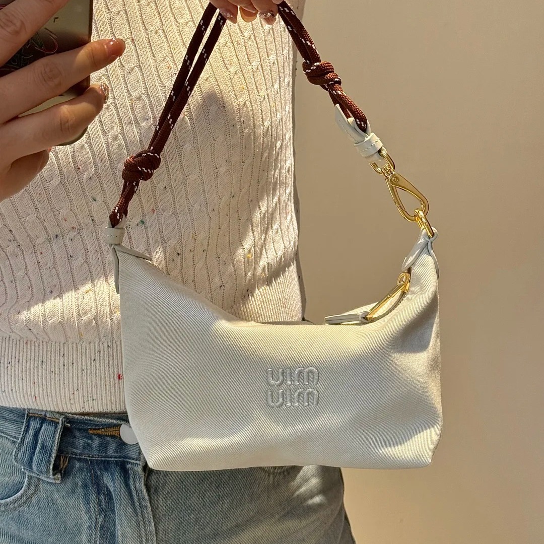 Miu Miu新款饭盒包