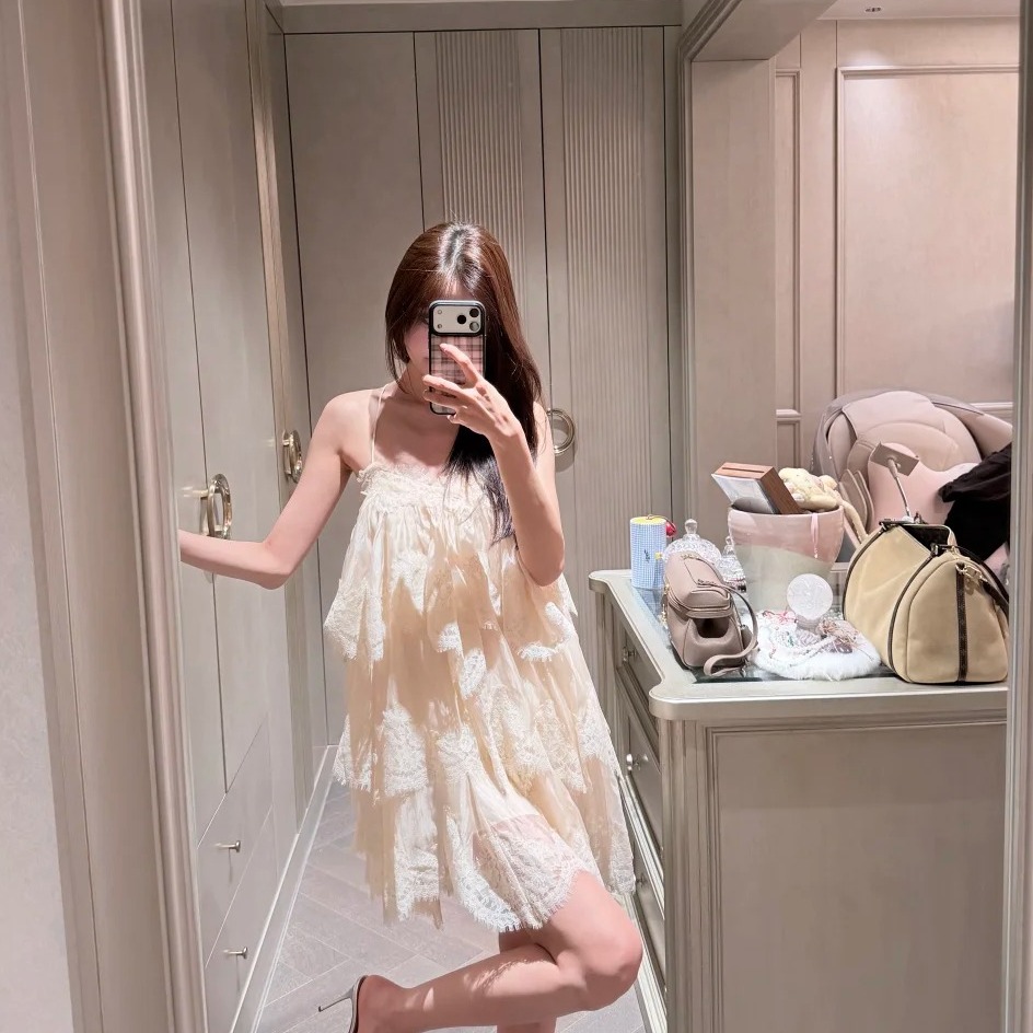 Ophelia 蕾丝拼接短裙