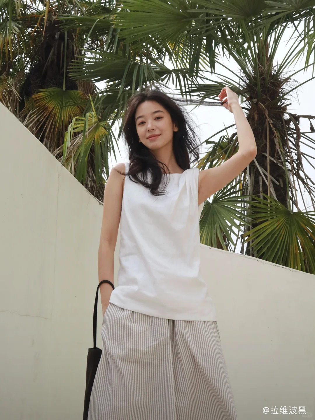 亚麻扭结细节上衣