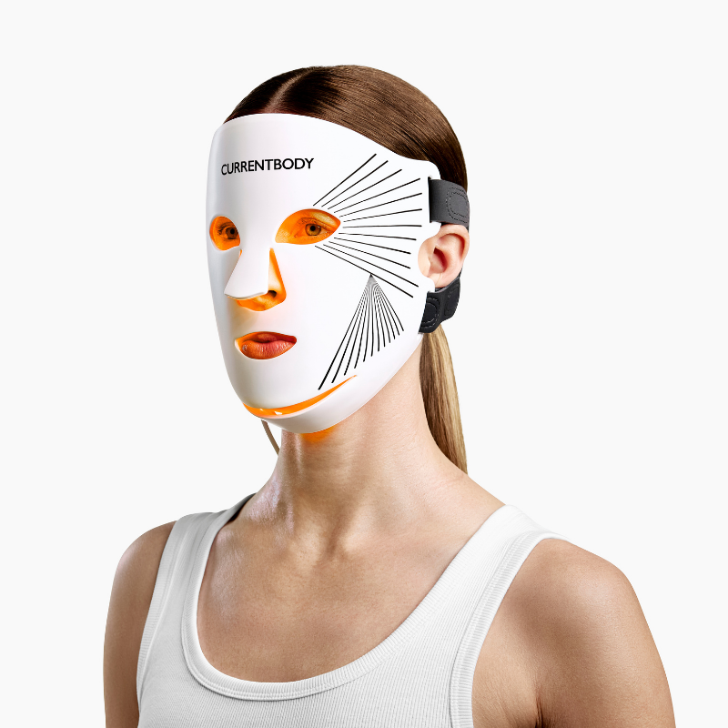 CurrentBody三代LED面膜仪佩戴示意