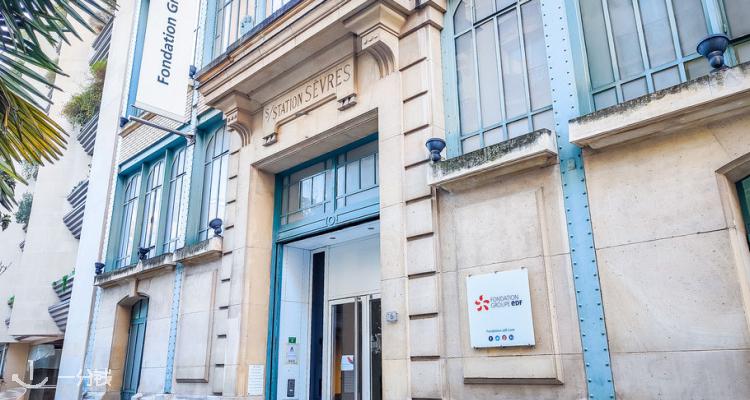 【免费】EDF 基金会举办的Dans(e) la lumière限时免费展览，集结了多名光影艺术家作品，更有现场舞蹈演绎。