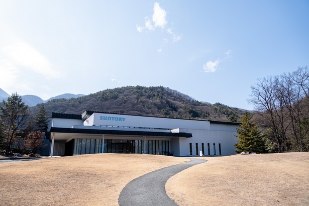サントリー天然水 南アルプス白州工場30周年記念ツアーが山梨に登場！五感で体感する「水の物語」へ飛び込もう