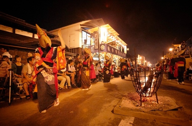 秋田の夏祭りが来た！伝統盆踊りと大曲の花火で夏を満喫
