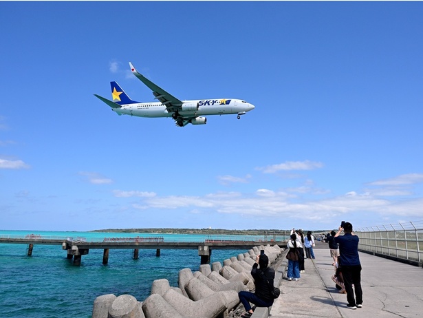 みやこ下地島空港へ、南国の絶景を味わいに行こう！リゾート気分が高まる離島空港ガイド