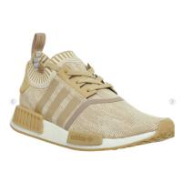 Adidas亚麻色跑鞋
