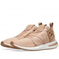 Adidas驼色运动鞋 >>