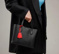 黑色小tote >>