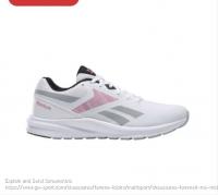 Reebok白色运动鞋 >>
