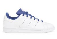 Adidas经典蓝白板鞋