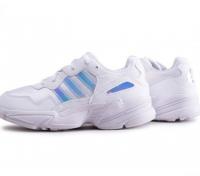 Adidas 运动鞋