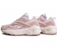 Reebok裸粉色运动鞋
