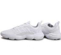 Adidas运动鞋