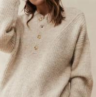 咖啡色针织衫