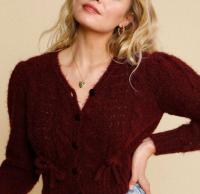 酒红色开衫