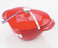 Staub 樱桃红心型锅