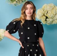 小雏菊刺绣上衣