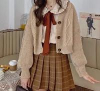 卡其色开衫