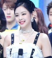 jennie同款方钻耳钉
