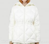 Moncler白色外套