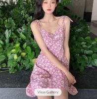 粉色吊带连衣裙 >>