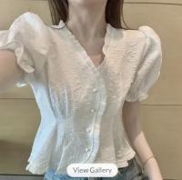 白色泡泡袖上衣 >>