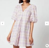 淡紫色V领连衣裙 >>