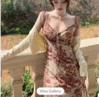 印花吊带连衣裙 >>