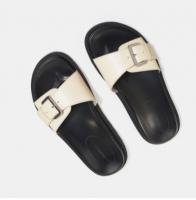 Bershka米白色拖鞋 >>