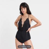 黑色吊带连体衣 >>