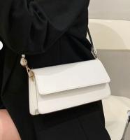 白色斜挎包 >>