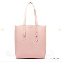 粉色托特包 >>