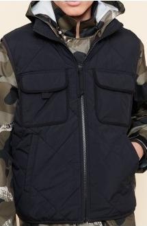 黑色羽绒夹克