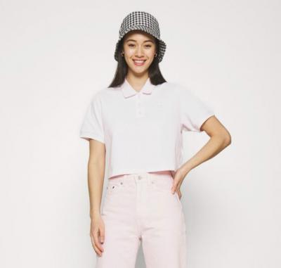 白色Polo衫