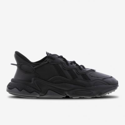 黑色adidas Ozweego