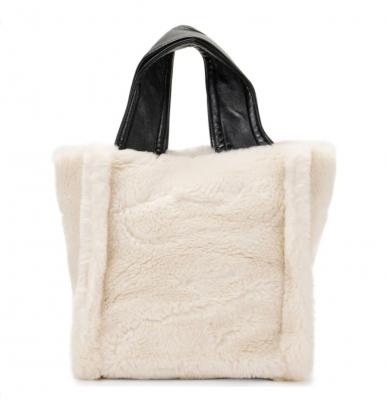 奶白羊羔毛tote