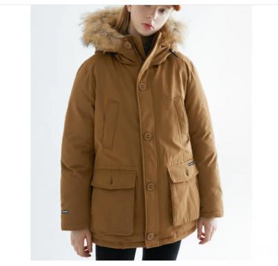 驼色帕克大衣