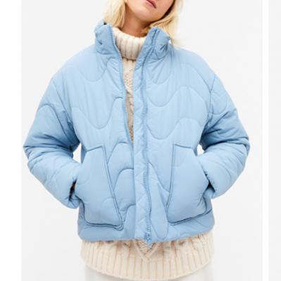 天蓝色棉服