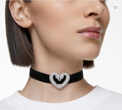 白色爱心Chocker