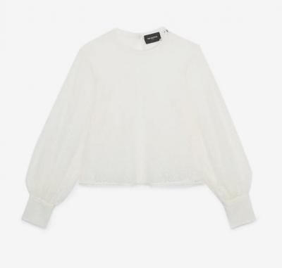 白色泡泡袖上衣