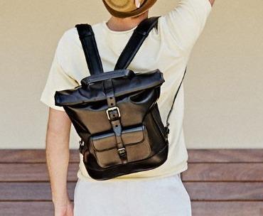 中号黑色双肩背包