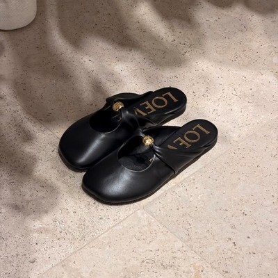 Loewe Pebble黑色羔羊纳帕皮穆勒鞋