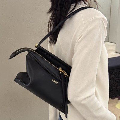 Loewe Small Whisker黑色小牛皮包
