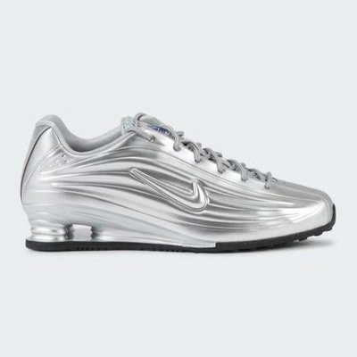 Nike Shox Z灰色运动鞋