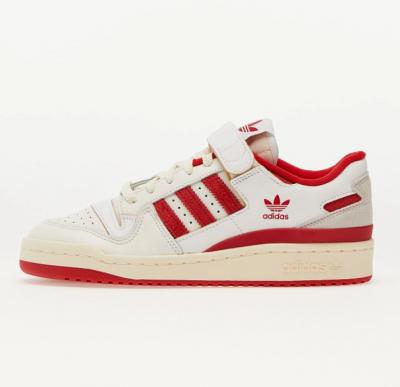 Adidas运动鞋