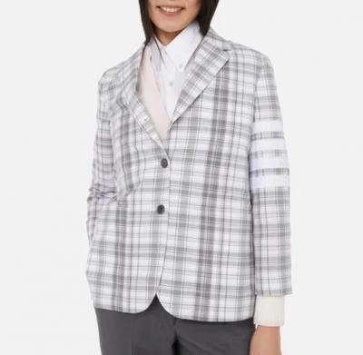 经典浅色条纹西服